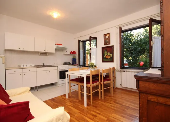 Apartman With A Parking Space - 7283 *